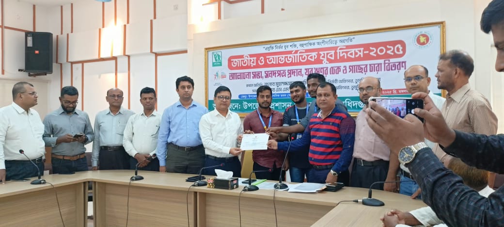 Certificate Distribution
Celebrating the achievements of participants by presenting certificates, recognizing their hard work, dedication, and successful completion of training or programs.